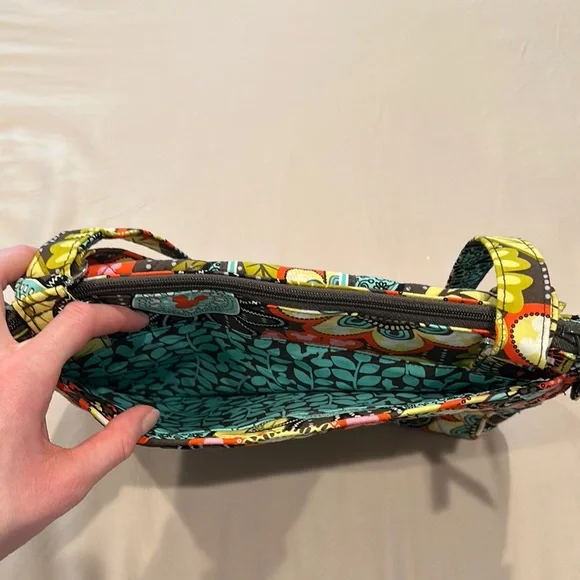 Vera Bradley Perfect Petals Mickey Mouse Crossbody Tablet Bag Disney NWOT - Picture 4 of 7